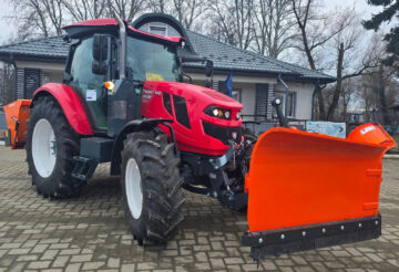 Primăria Cornu Luncii și-a modernizat parcul auto cu un nou tractor multifuncțional, pentru deszăpeziri și echipament pentru cosit iarba