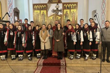 Colinde bucovinene pentru români din Germania din partea grupului “Ai lui Ștefan, noi oșteni” din Vicovu de Sus Colinde bucovinene pentru români din Germania din partea grupului “Ai lui Ștefan, noi oșteni” din Vicovu de Sus