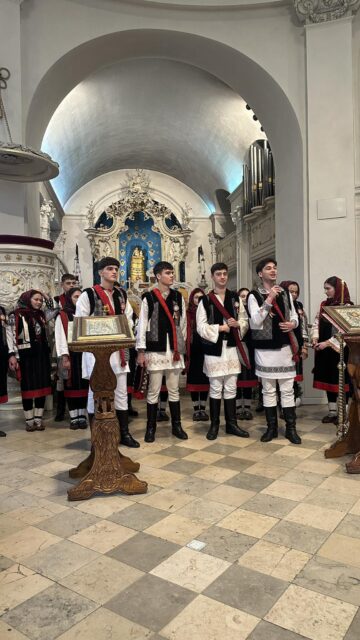 Colinde bucovinene pentru români din Germania din partea grupului “Ai lui Ștefan, noi oșteni” din Vicovu de Sus