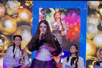 Eleva Beatrice Tcaciuc a cucerit marele trofeu la Festivalul Internațional „Cântec de Stea”, la Piatra Neamț Eleva Beatrice Tcaciuc a cucerit marele trofeu la Festivalul Internațional „Cântec de Stea”, la Piatra Neamț