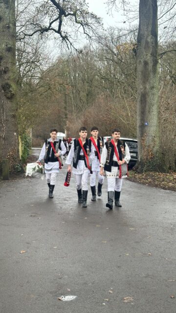 Colinde bucovinene pentru români din Germania din partea grupului “Ai lui Ștefan, noi oșteni” din Vicovu de Sus