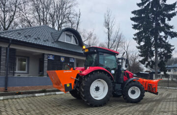 Primăria Cornu Luncii și-a modernizat parcul auto cu un nou tractor multifuncțional, pentru deszăpeziri și echipament pentru cosit iarba