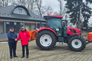Primăria Cornu Luncii și-a modernizat parcul auto cu un nou tractor multifuncțional, pentru deszăpeziri și echipament pentru cosit iarba