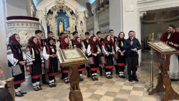 Colinde bucovinene pentru români din Germania din partea grupului “Ai lui Ștefan, noi oșteni” din Vicovu de Sus