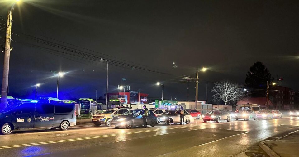 Polițiștii au ridicat zece permise și opt certificate de înmatriculare după razia blitz din weekend