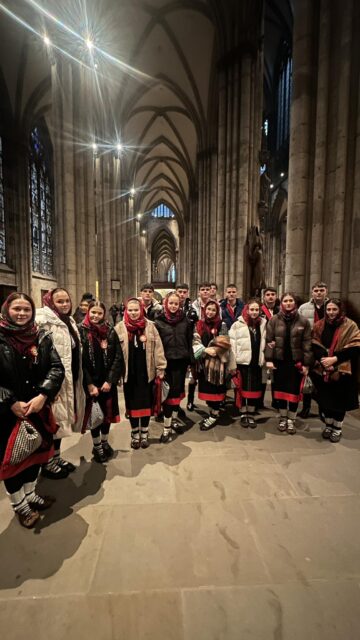 Colinde bucovinene pentru români din Germania din partea grupului “Ai lui Ștefan, noi oșteni” din Vicovu de Sus