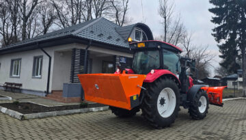 Primăria Cornu Luncii și-a modernizat parcul auto cu un nou tractor multifuncțional, pentru deszăpeziri și echipament pentru cosit iarba