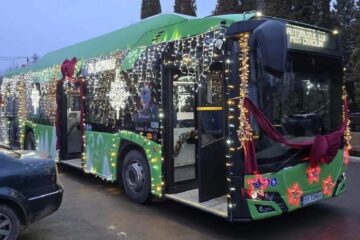 Autobuzul lui Moș Crăciun din Suceava, gratuit pentru copii și părinții însoțitori Autobuzul lui Moș Crăciun din Suceava, gratuit pentru copii și părinții însoțitori