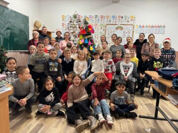 Atelier de Crăciun părinte–copil la Liceul Teoretic „Iorgu Vârnav Liteanu” din Liteni. Decorațiuni de Crăciun – conectare, colaborare și bucuria de a crea împreună