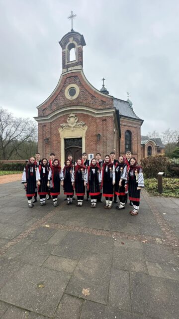 Colinde bucovinene pentru români din Germania din partea grupului “Ai lui Ștefan, noi oșteni” din Vicovu de Sus