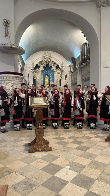 Colinde bucovinene pentru români din Germania din partea grupului “Ai lui Ștefan, noi oșteni” din Vicovu de Sus