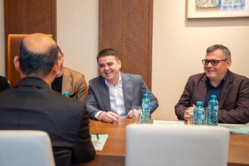 Cooperarea economică și academică, teme ale discuției dintre ambasadorul Indiei în România și președintele CJ, Gheorghe Șoldan