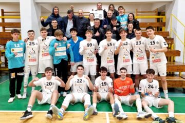 Handbaliștii juniori pregătiți de Ion Tcaciuc sunt lideri în campionat Handbaliștii juniori pregătiți de Ion Tcaciuc sunt lideri în campionat