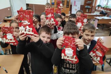 „Rețeaua Prieteniei” – Scrisori care unesc copiii din România, la Liceul Teoretic „Iorgu Vârnav Liteanu” din Liteni „Rețeaua Prieteniei” – Scrisori care unesc copiii din România, la Liceul Teoretic „Iorgu Vârnav Liteanu” din Liteni