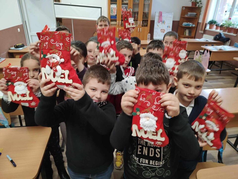 „Rețeaua Prieteniei” – Scrisori care unesc copiii din România, la Liceul Teoretic „Iorgu Vârnav Liteanu” din Liteni „Rețeaua Prieteniei” – Scrisori care unesc copiii din România, la Liceul Teoretic „Iorgu Vârnav Liteanu” din Liteni