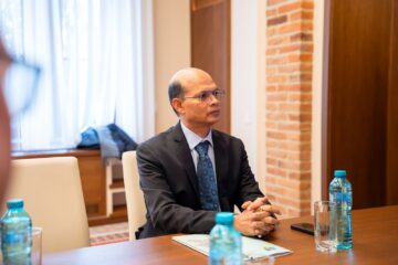 Cooperarea economică și academică, teme ale discuției dintre ambasadorul Indiei în România și președintele CJ, Gheorghe Șoldan