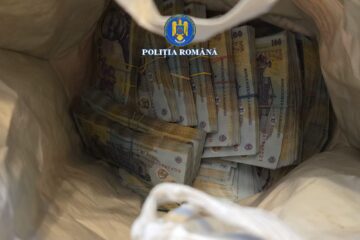 130.000 de euro, ridicați de la un pădurar, după 18 percheziții privind afaceri ilegale cu lemn 130.000 de euro, ridicați de la un pădurar, după 18 percheziții privind afaceri ilegale cu lemn