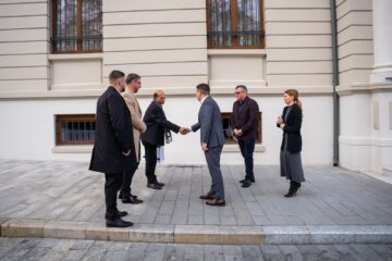 Cooperarea economică și academică, teme ale discuției dintre ambasadorul Indiei în România și președintele CJ, Gheorghe Șoldan