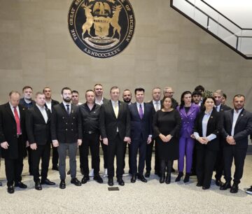 Înfrățirea dintre Suceava și Lansing, capitala Statului Michigan, semnată în SUA, de viceprimarul Daniel Ungurian