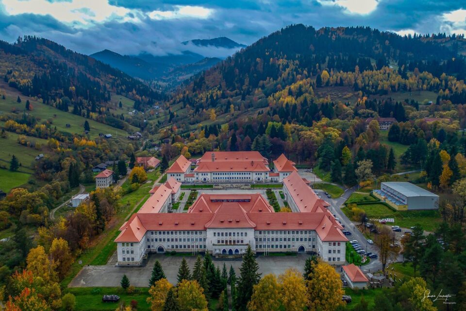 Sfânta Liturghie oficiată pentru elevii Colegiului Național Militar Câmpulung Moldovenesc