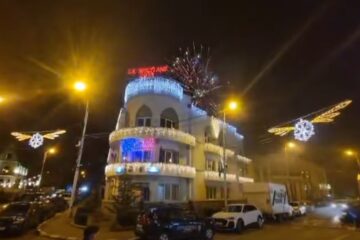 Cele mai frumoase vitrine și fațade de Crăciun vor fi premiate de Primăria Câmpulung Moldovenesc Cele mai frumoase vitrine și fațade de Crăciun vor fi premiate de Primăria Câmpulung Moldovenesc