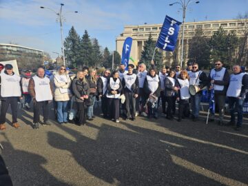 Sindicaliști din educație au protestat la București și au cerut demisia ministrului Daniel David