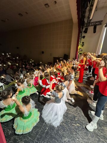 „Magia Crăciunului” a adus emoție și culoare pe scena din Gura Humorului