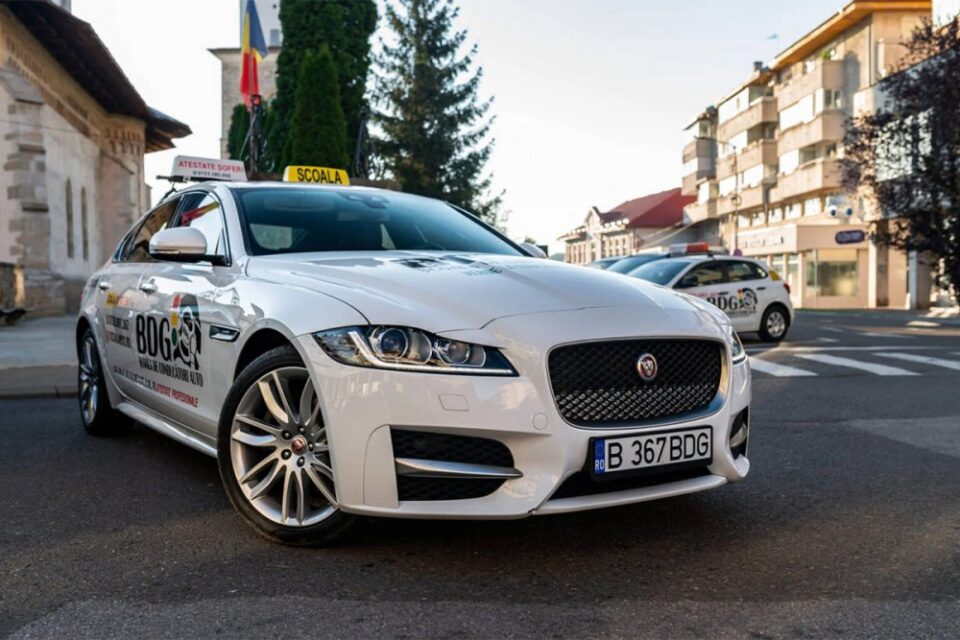 Abia aștepți să îți iei carnetul categoria B în Suceava? Mergi la sigur cu școala de șoferi BDG! Sursă foto: scoalabdg.ro Abia aștepți să îți iei carnetul categoria B în Suceava? Mergi la sigur cu școala de șoferi BDG! Sursă foto: scoalabdg.ro