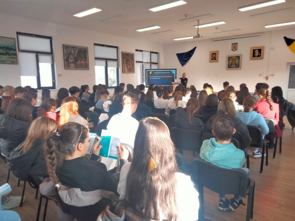 Campania „Prevenția începe cu informarea” – Elevii din Liteni, mai aproape de sănătate prin cunoaștere Campania „Prevenția începe cu informarea” – Elevii din Liteni, mai aproape de sănătate prin cunoaștere