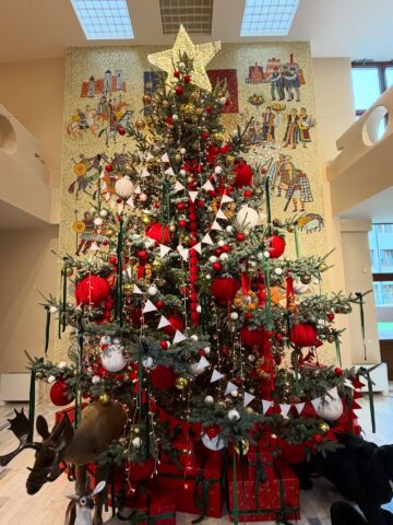 Queen Concept Flowers: Brazi de închiriat, decorațiuni spectaculoase și amenajări de Crăciun