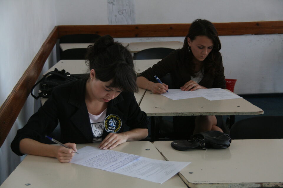 Jale și la simularea bacalaureatului. Aproape 70% dintre elevii de-a XII-a au ratat promovarea Jale și la simularea bacalaureatului. Aproape 70% dintre elevii de-a XII-a au ratat promovarea