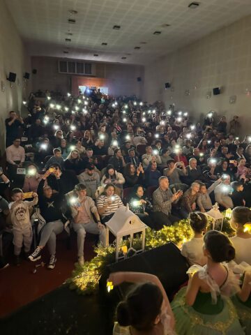 „Magia Crăciunului” a adus emoție și culoare pe scena din Gura Humorului