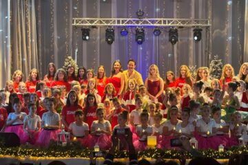 „Magia Crăciunului” a adus emoție și culoare pe scena din Gura Humorului „Magia Crăciunului” a adus emoție și culoare pe scena din Gura Humorului