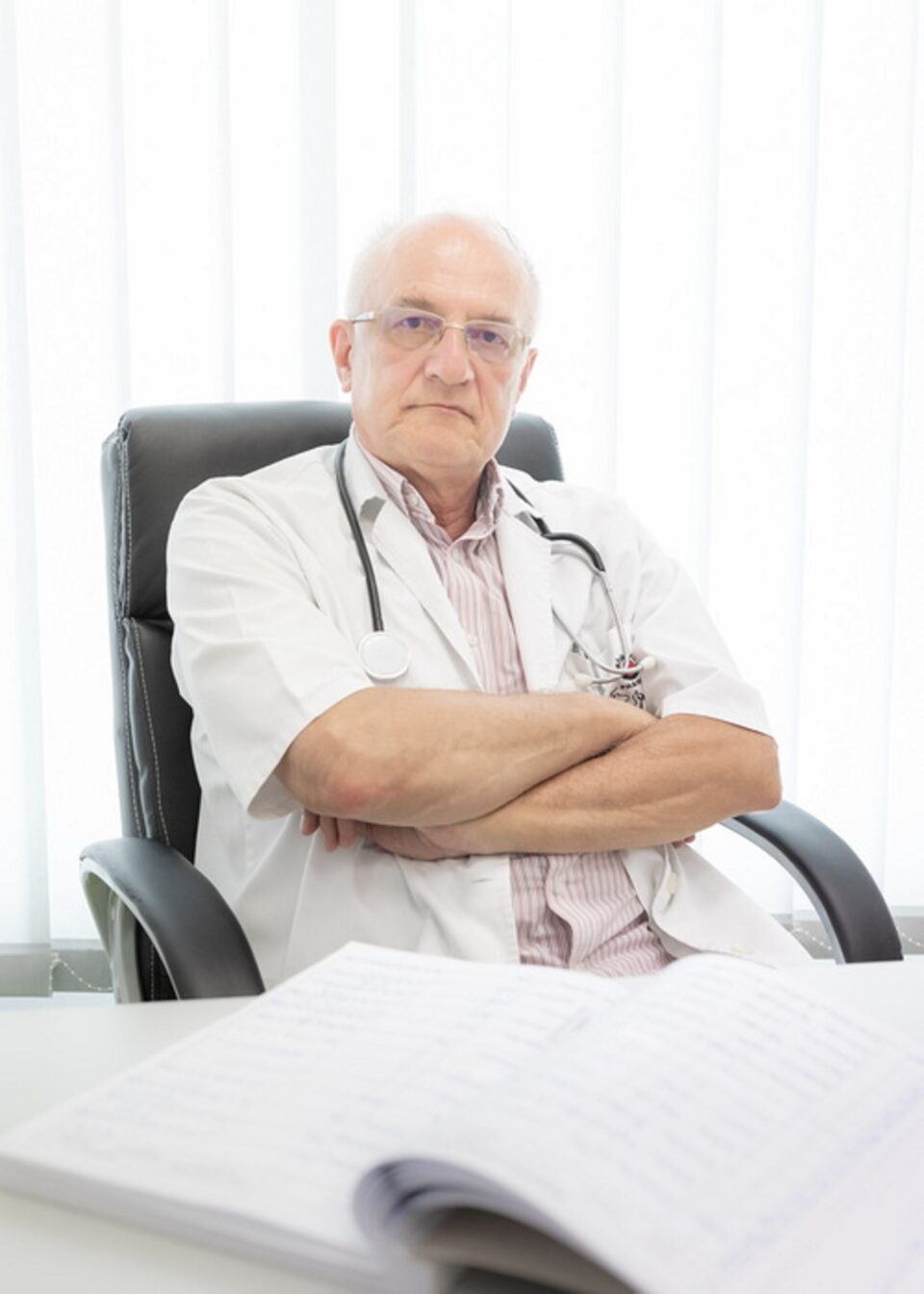 Cunoscutul doctor Mihai Ardeleanu aniversează 50 de ani în slujba medicinei