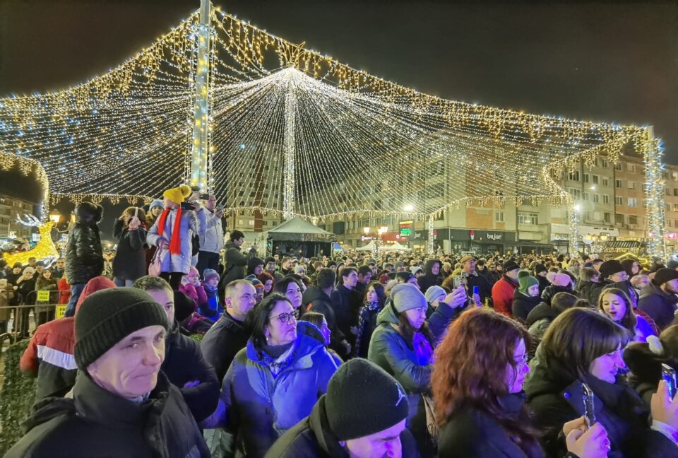 Spectacole cu drone, cu lasere și lumini, la revelionul Sucevei, pentru care s-au alocat aproximativ 150.000 de euro Spectacole cu drone, cu lasere și lumini, la revelionul Sucevei, pentru care s-au alocat aproximativ 150.000 de euro