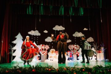 „Crăciunul – sărbătoarea bucuriei” – un spectacol dedicat generozității și spiritului civic la Colegiul „E. Hurmuzachi”