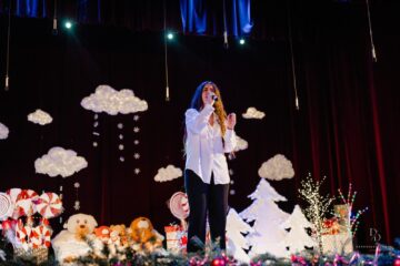 „Crăciunul – sărbătoarea bucuriei” – un spectacol dedicat generozității și spiritului civic la Colegiul „E. Hurmuzachi”