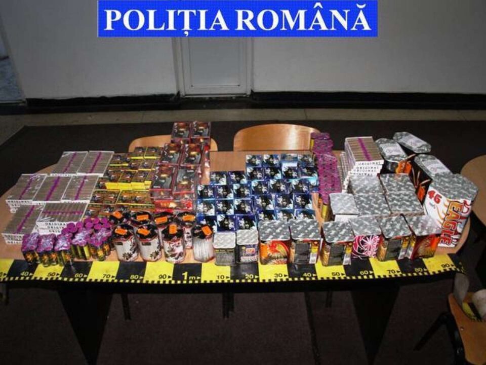 Încă aproximativ 50 de kg produse pirotehnice au fost confiscate de către polițiștii suceveni Încă aproximativ 50 de kg produse pirotehnice au fost confiscate de către polițiștii suceveni