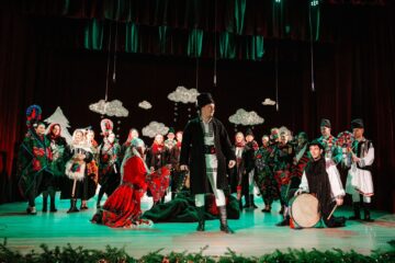 „Crăciunul – sărbătoarea bucuriei” – un spectacol dedicat generozității și spiritului civic la Colegiul „E. Hurmuzachi”