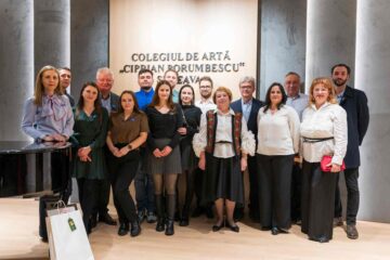 Auditoriumul Colegiului de Artă Suceava, modernizat cu o investiție de 180.000  de euro, de Fundația Umanitară ASSIST și donatori