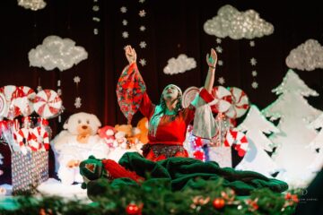 „Crăciunul – sărbătoarea bucuriei” – un spectacol dedicat generozității și spiritului civic la Colegiul „E. Hurmuzachi”