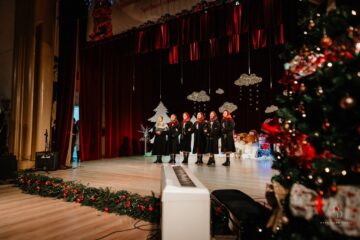 „Crăciunul – sărbătoarea bucuriei” – un spectacol dedicat generozității și spiritului civic la Colegiul „E. Hurmuzachi”