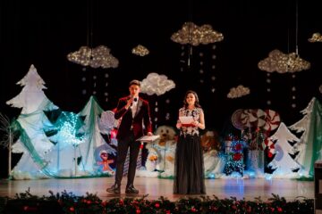 „Crăciunul – sărbătoarea bucuriei” – un spectacol dedicat generozității și spiritului civic la Colegiul „E. Hurmuzachi”