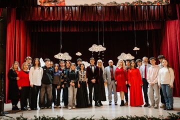 „Crăciunul – sărbătoarea bucuriei” – un spectacol dedicat generozității și spiritului civic la Colegiul „E. Hurmuzachi” „Crăciunul – sărbătoarea bucuriei” – un spectacol dedicat generozității și spiritului civic la Colegiul „E. Hurmuzachi”