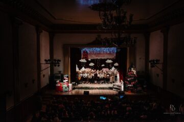 „Crăciunul – sărbătoarea bucuriei” – un spectacol dedicat generozității și spiritului civic la Colegiul „E. Hurmuzachi”