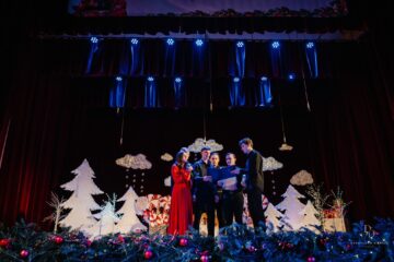 „Crăciunul – sărbătoarea bucuriei” – un spectacol dedicat generozității și spiritului civic la Colegiul „E. Hurmuzachi”