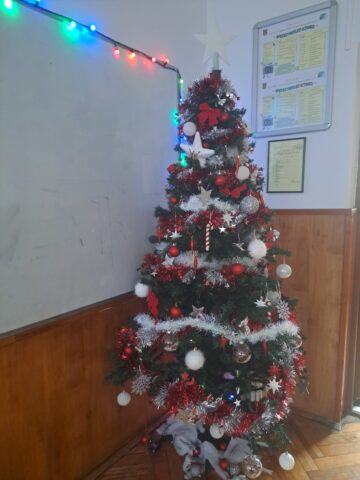 Concursul brazilor de Crăciun, la Colegiul „Spiru Haret” Suceava