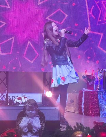 Marele Trofeu al Festivalului „Angel Voices”, ediția a II-a, a ajuns la Suceava. Sara Tîrnoveanu este câștigătoarea