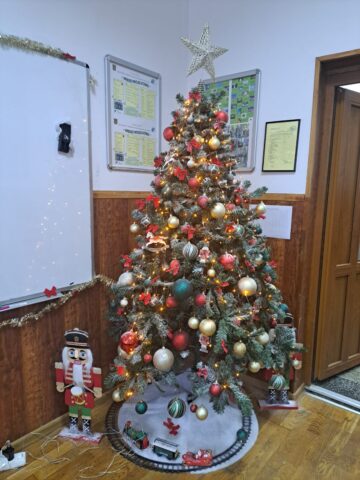 Concursul brazilor de Crăciun, la Colegiul „Spiru Haret” Suceava