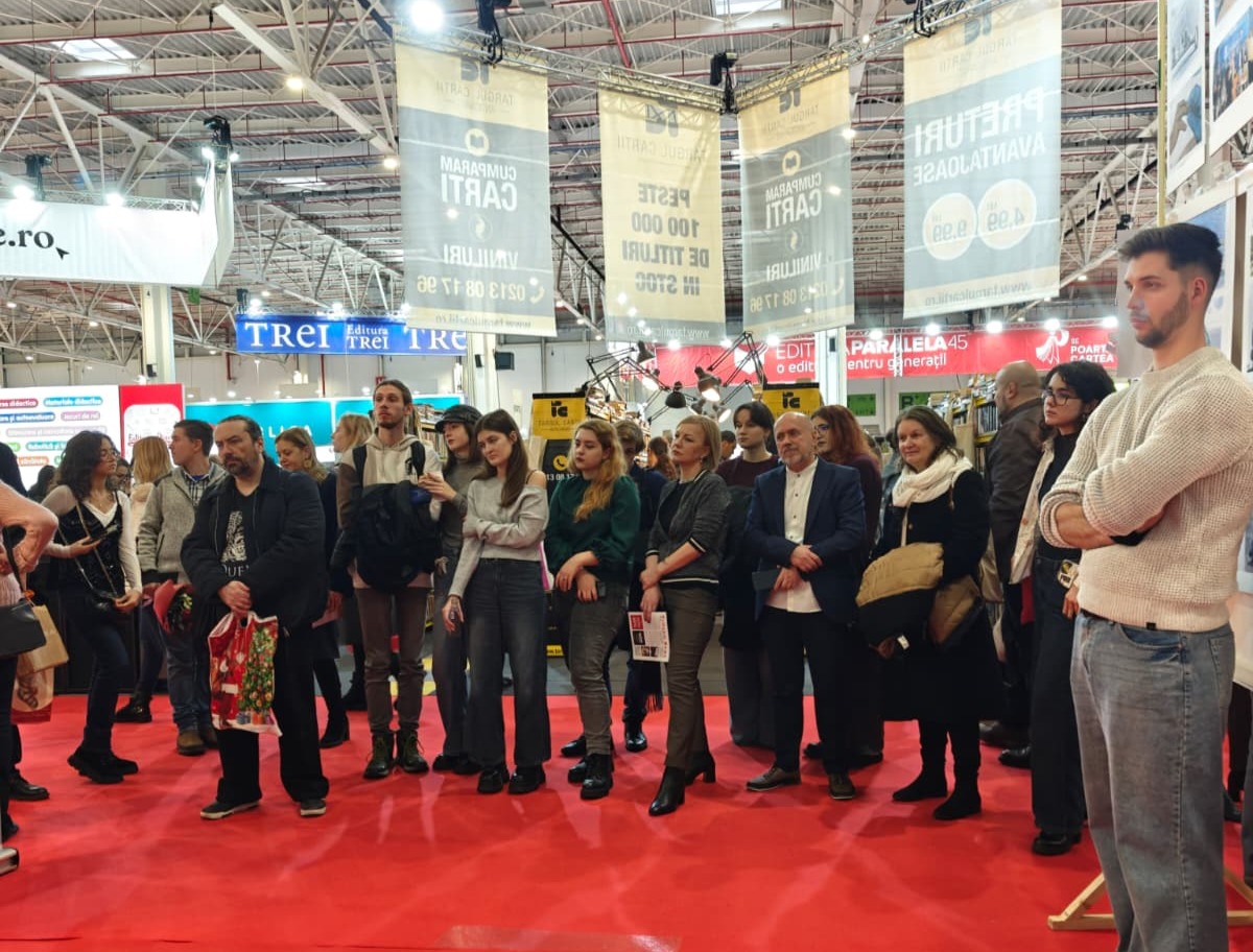 Două volume noi, semnate de membrii Casei de Poezie Light of Ink, lansate la Târgul de carte Gaudeamus